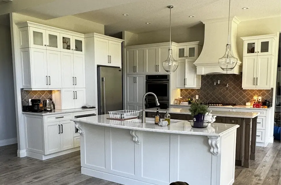 A photograph of one of Farwest Cleaners houses that they cleaned. Everything is put away, polished and sparkling white.